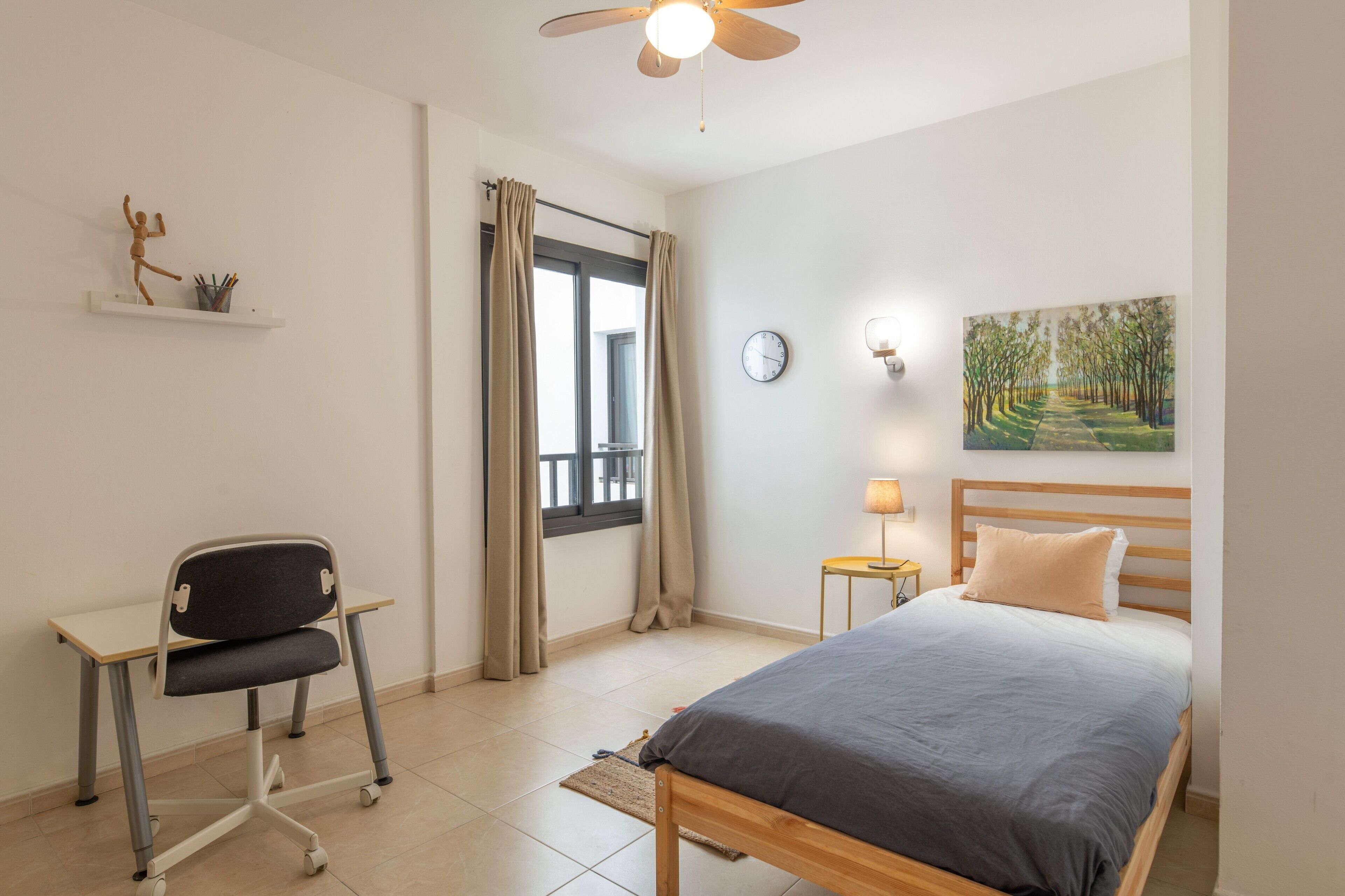 2 chambres, fer et planche à repasser, Wi-Fi, draps fournis