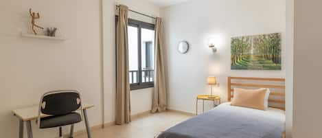 2 chambres, fer et planche à repasser, Wi-Fi, draps fournis