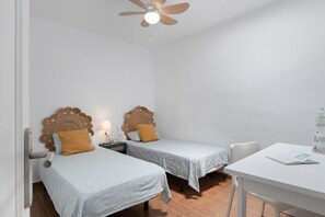 2 chambres, fer et planche à repasser, Wi-Fi, draps fournis