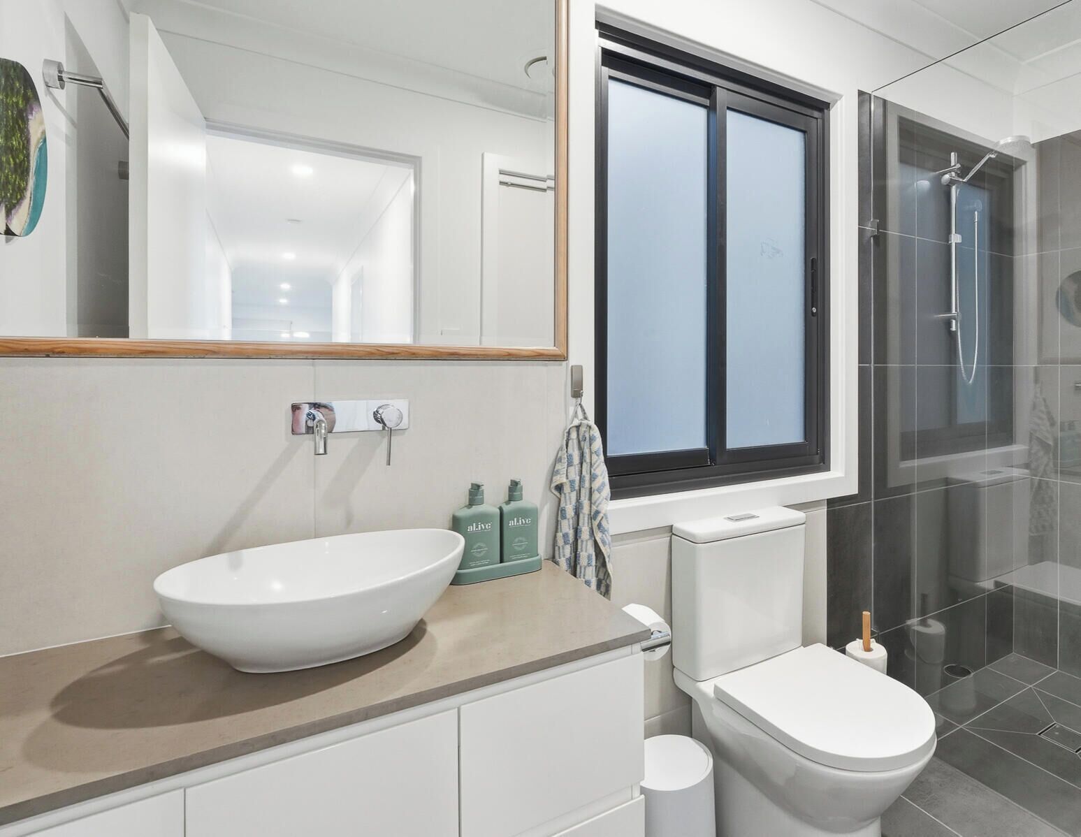 The Crows Nest  Elevated Coastal Escape With Deck & Ocean Outlook - Coffs Harbour