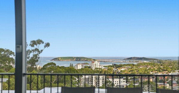 Interior - The Crows Nest – Elevated Coastal Escape with deck & ocean outlook (Coffs Harbour)