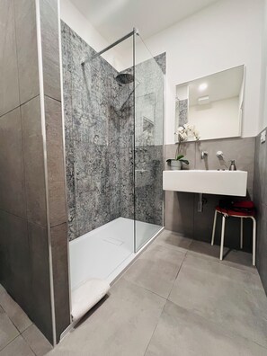 Hair dryer, bidet, towels, soap - Meadows Dream House - Vatican (Roma)