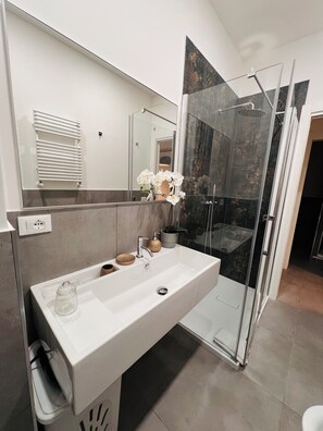 Hair dryer, bidet, towels, soap - Meadows Dream House - Vatican (Roma)