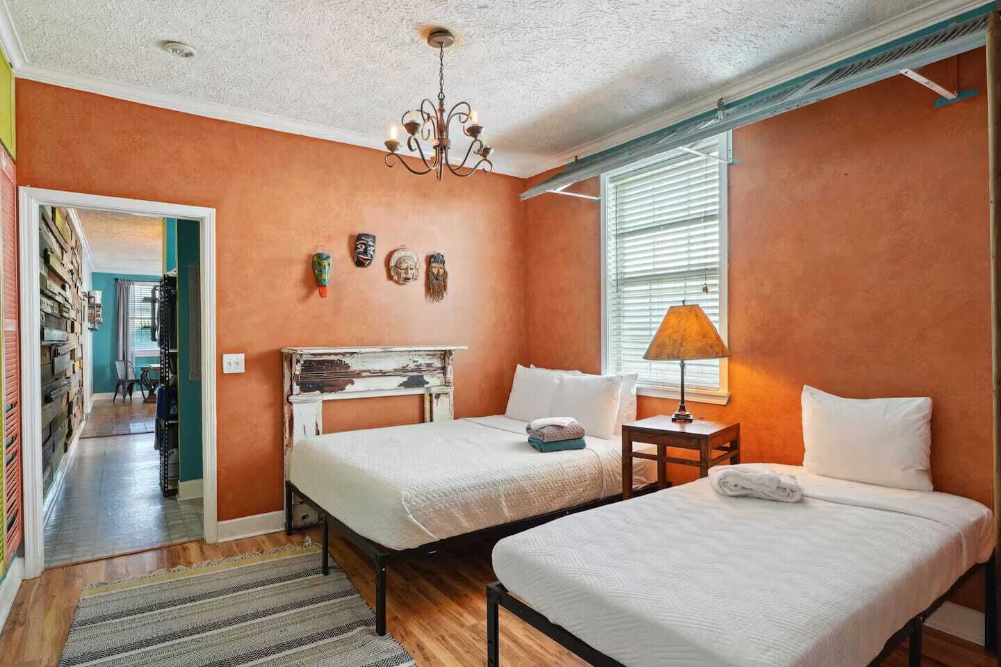 5 habitaciones, tabla de planchar con plancha y wifi gratis 