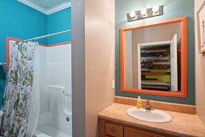 Hair dryer - Spacious 5BR Mid-City home with 2 kitchens, porches, and easy streetcar access to the French Quarter. (New Orleans)
