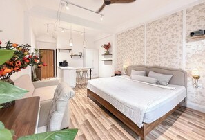 Studio Cao cấp, ban công, quang cảnh thành phố | Bàn, truy cập Internet không dây miễn phí 