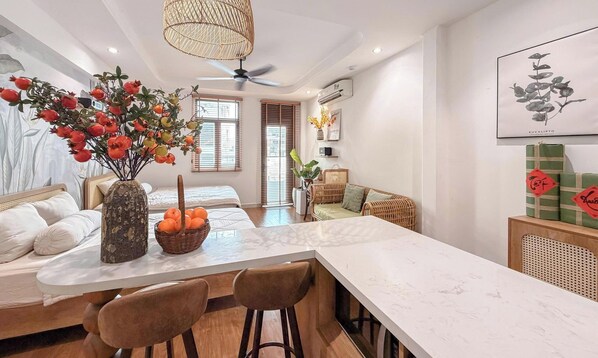Studio Suite dành cho gia đình, ban công, quang cảnh thành phố | Nội thất