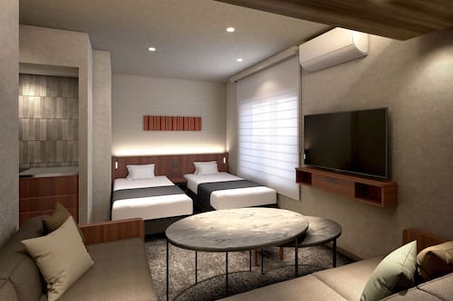 Chambre supérieure, non-fumeur (Family) | Coffre-fort, accès au Wi-Fi (inclus), literie fournie