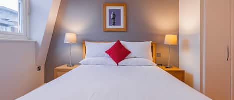 Deluxe Apartment | In-room safe, iron/ironing board, free WiFi