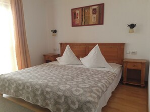 Basic Double Room, Balcony, Mountain View - Casa Magica (Bușteni)