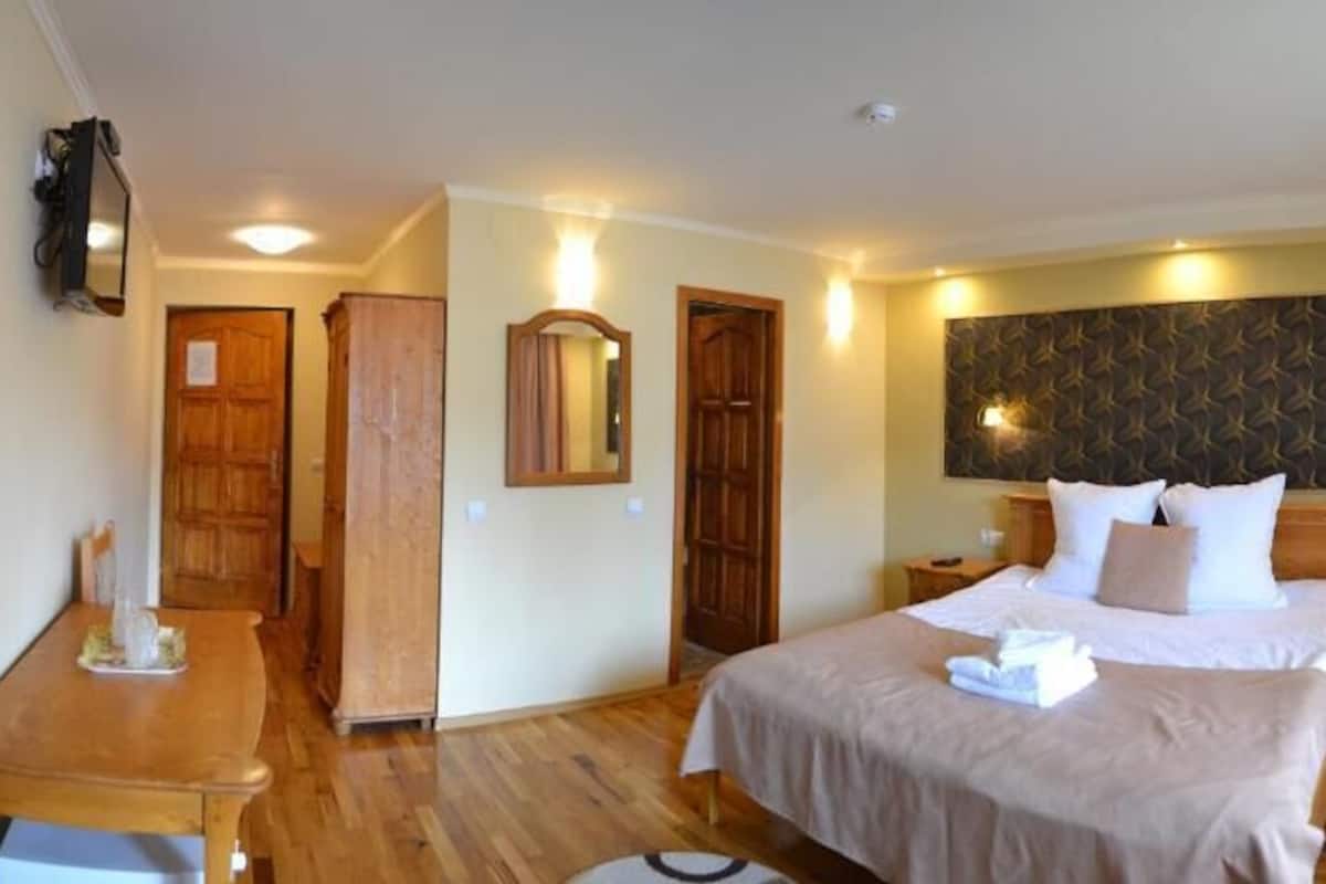 Basic dubbelrum - balkong - utsikt mot bergen