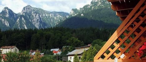 Habitación básica doble, balcón, vista a la montaña | Áreas de la propiedad