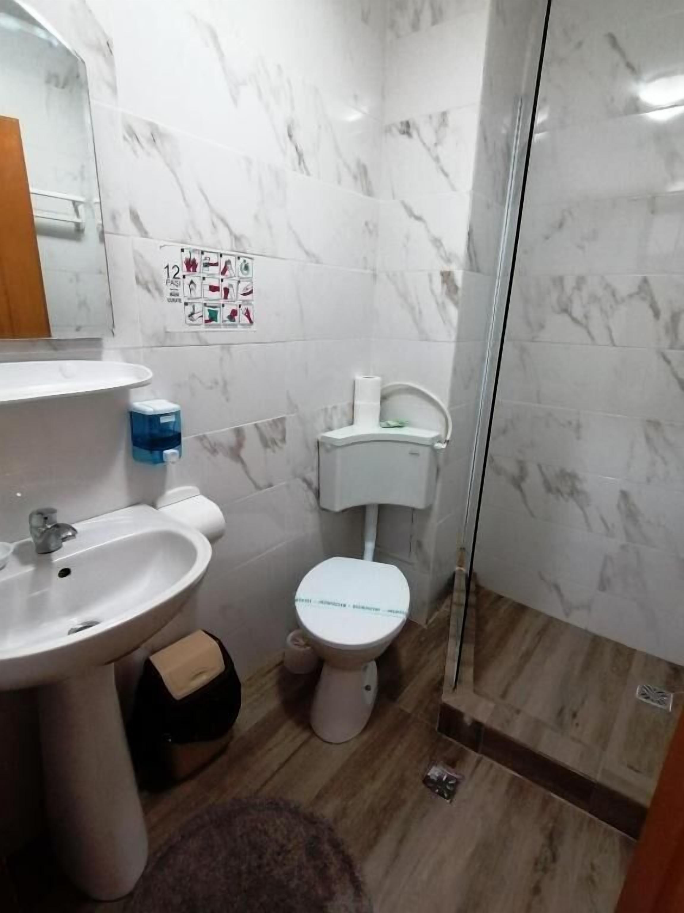 Basic Double Room, Balcony, Mountain View | Bathroom