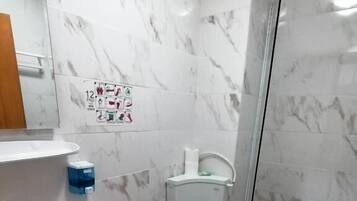 Basic Double Room, Balcony, Mountain View | Bathroom