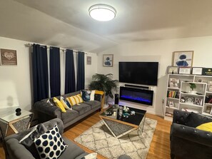 House | Living area - Spacious 3BR Family Home Near Everything (Central Islip)