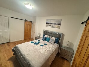 Room - Spacious 3BR Family Home Near Everything (Central Islip)