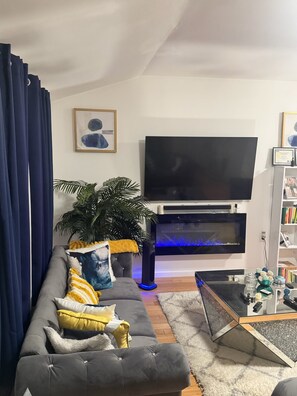 Living area - Spacious 3BR Family Home Near Everything (Central Islip)