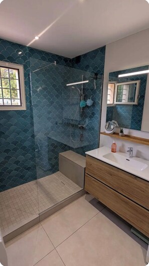 Shower, hair dryer, towels, toilet paper - FAMILY VILLA 3★ WITH SEA VIEW - PRESQU'ÎLE DE GIENS (Hyères)