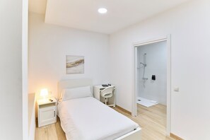 Studio économique | Couette en duvet, accès au Wi-Fi (inclus), literie fournie