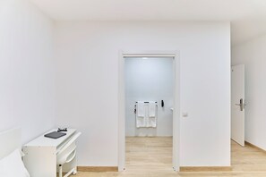 Economy Studio | Bathroom