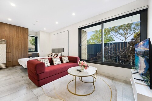 Warm Marrickville Studio | 10 Min Walk to Train
