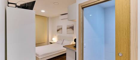 Studio | Down duvets, blackout curtains, soundproofing, free WiFi