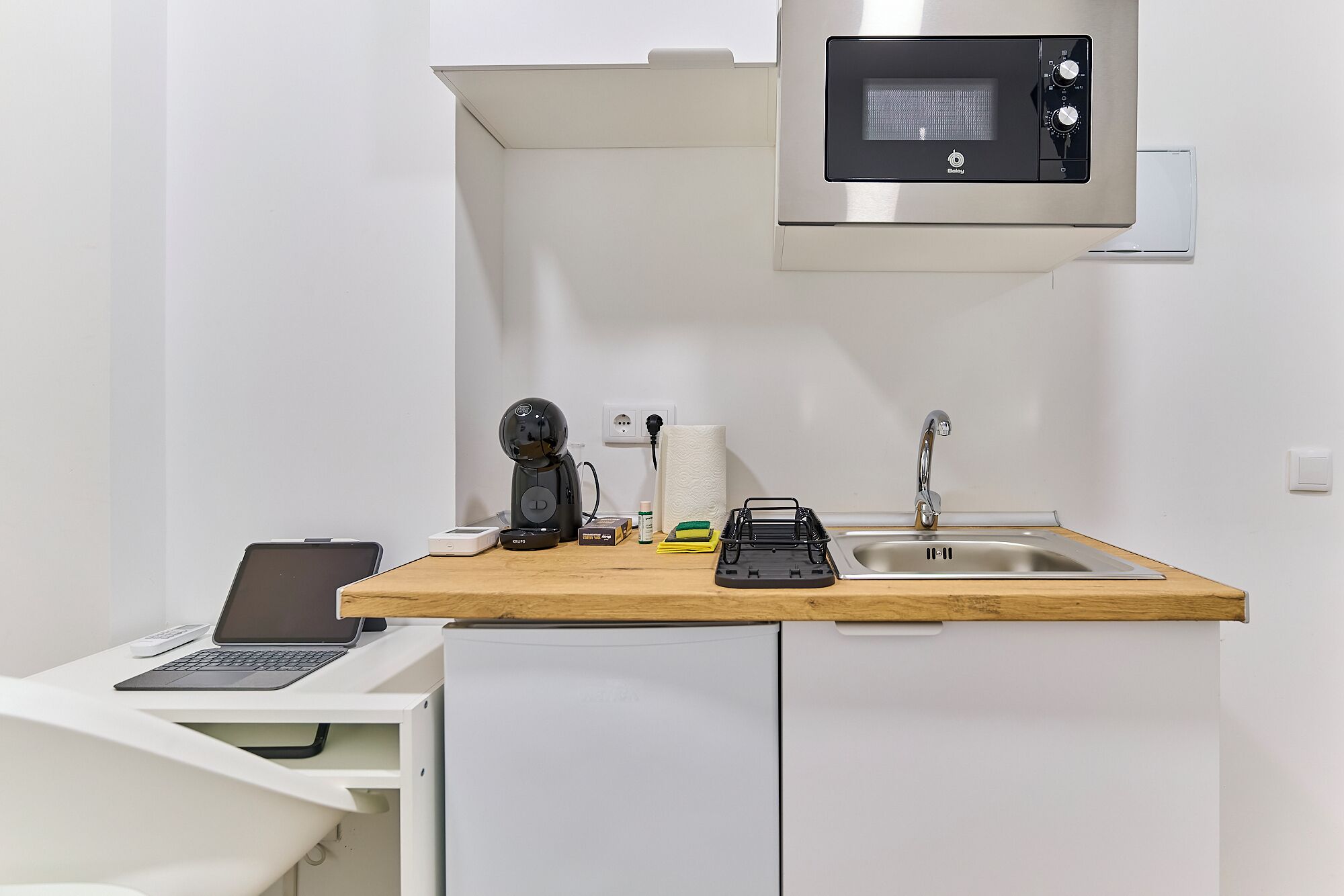 Economy studio | Privékeuken | Een mini-koelkast, een magnetron, een koffiezetapparaat/waterkoker