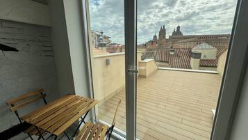 Penthouse, Balcony, City View | Interior