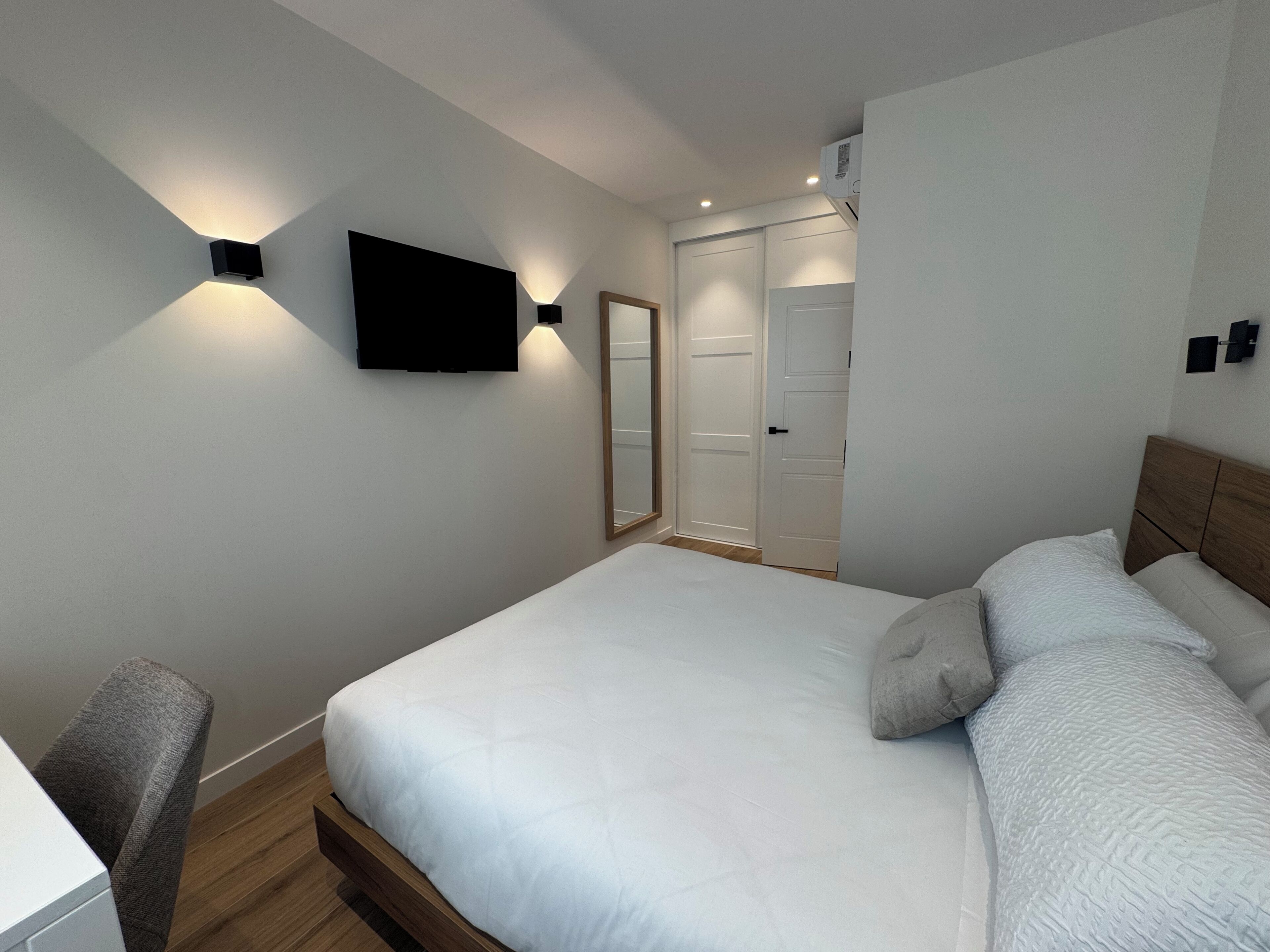 Departamento | Ropa de cama de alta calidad, edredón, escritorio y cortinas blackout 