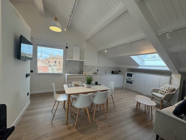 Penthouse, Balcony, City View - Apartamentos Prior by gaiarooms  (Salamanca)