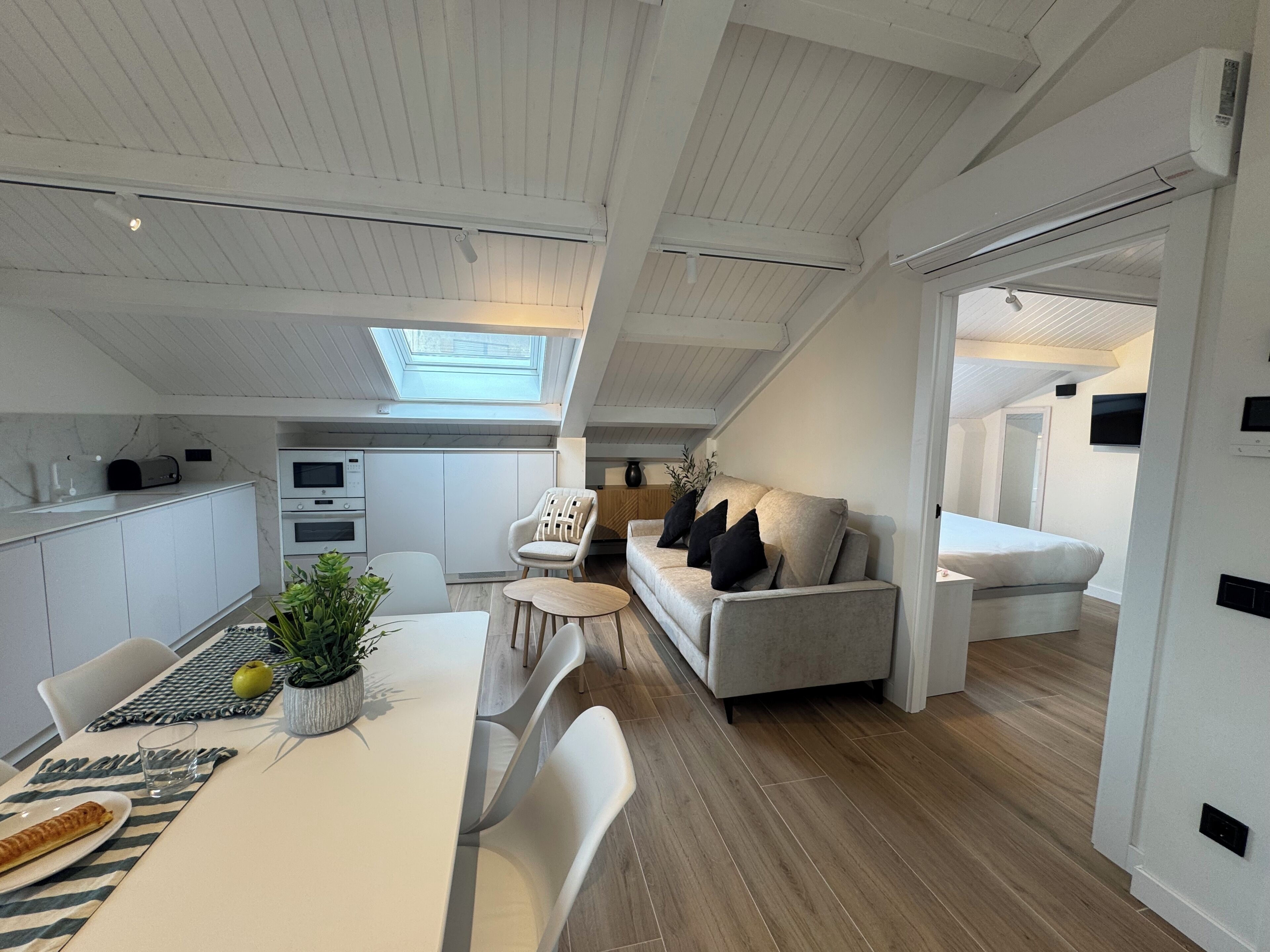 Penthouse, Balcony, City View | Interior