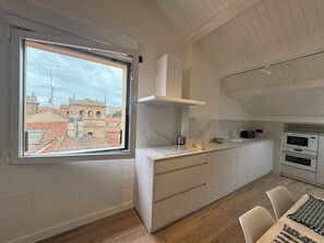 Penthouse, Balcony, City View | Dapur peribadi