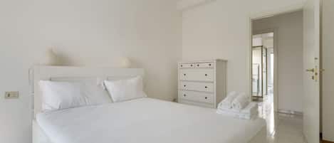 2 bedrooms, iron/ironing board