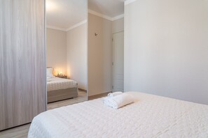 1 slaapkamer, een strijkplank/strijkijzer, wifi