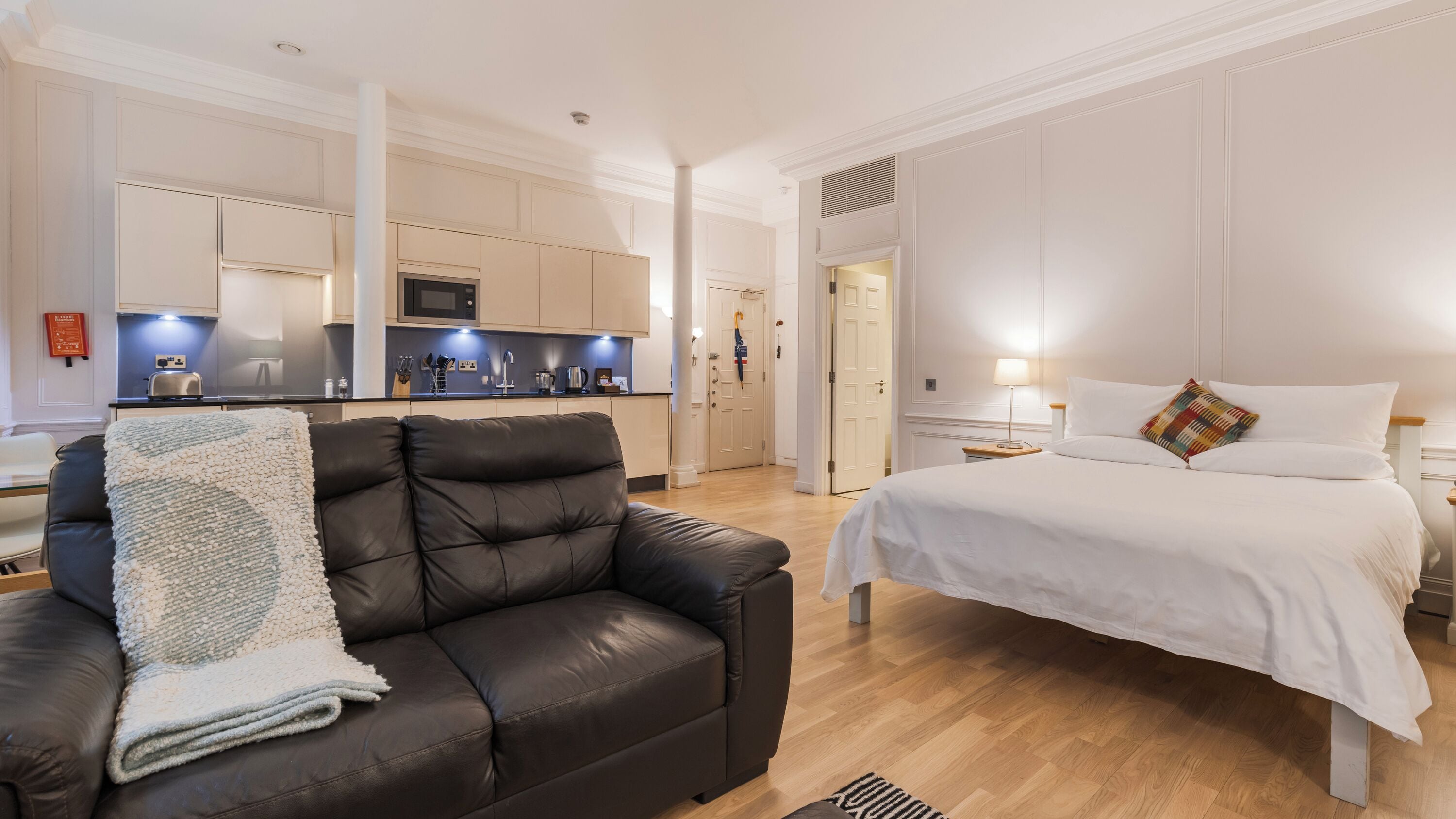 إستديو ديلوكس