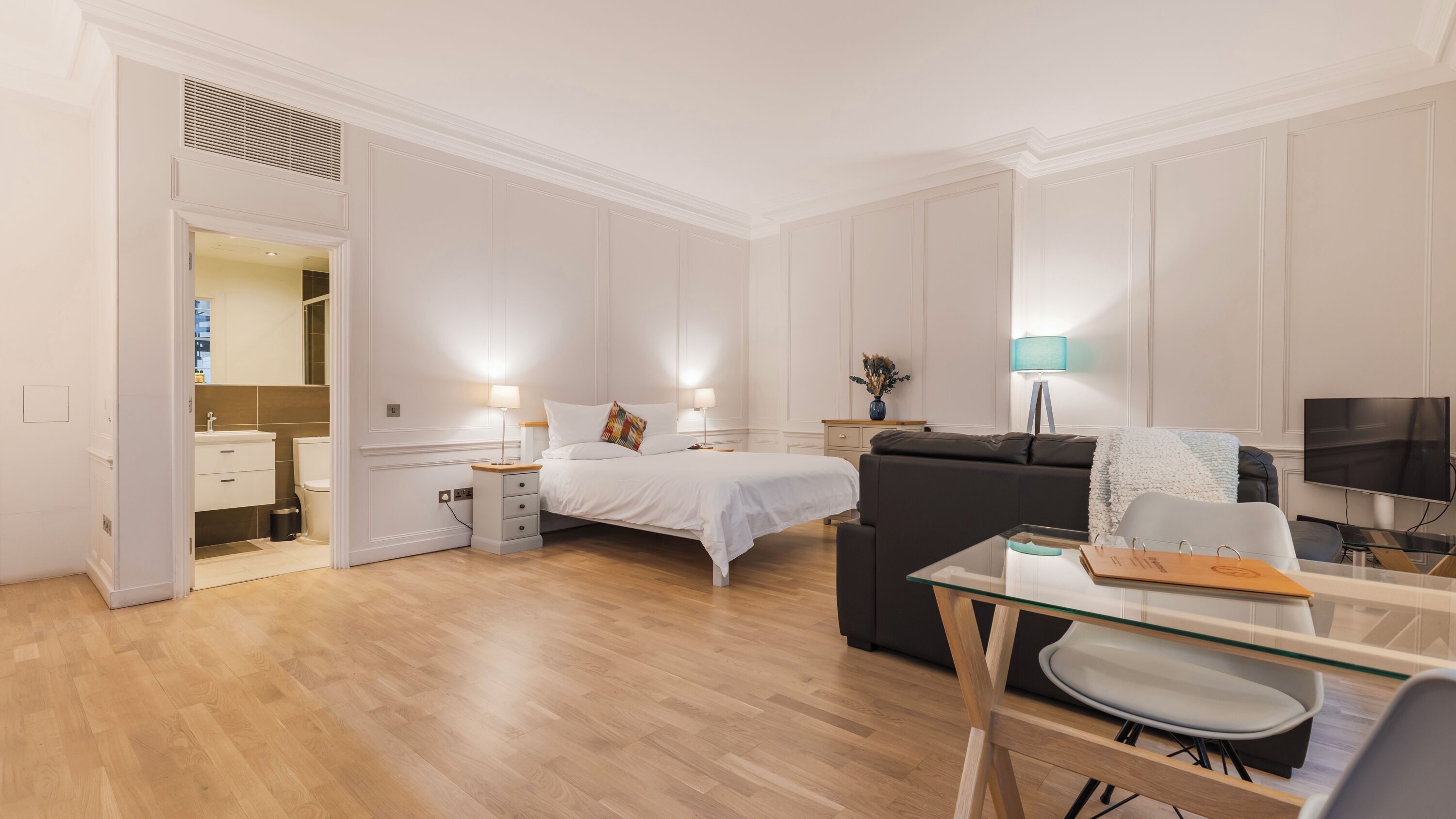 Deluxe studio | Een kluis op de kamer, een strijkplank/strijkijzer, gratis wifi