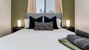2 slaapkamers, een bureau, een strijkplank/strijkijzer, gratis wifi