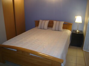 Room - Holiday Home “Gîte Le Figuier” with Wi-Fi and Air Conditioning (Maubec)