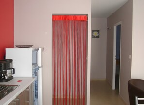 Interior - Holiday Home “Gîte Le Figuier” with Wi-Fi and Air Conditioning (Maubec)