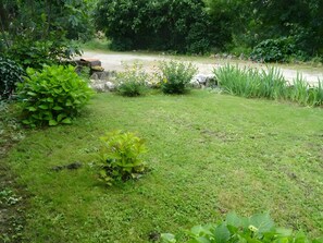 Property grounds - Holiday Home “Gîte Le Figuier” with Wi-Fi and Air Conditioning (Maubec)