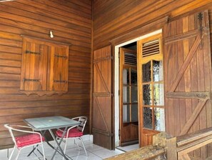 Outdoor dining - Vrbo Property (Anse-Bertrand)