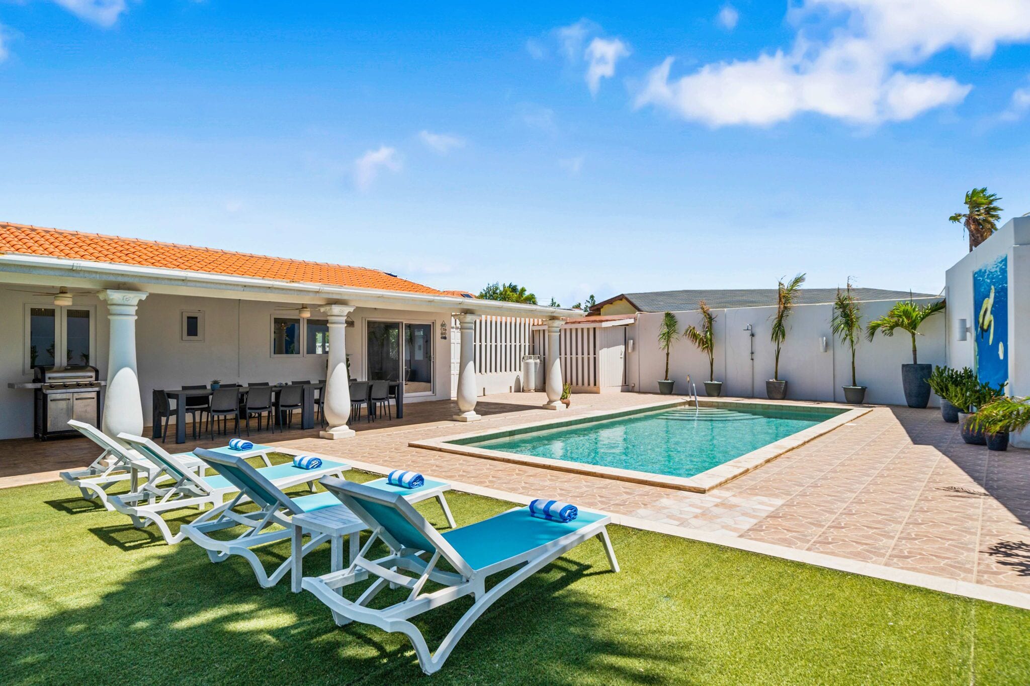 House (4 Bedrooms) | Front of property