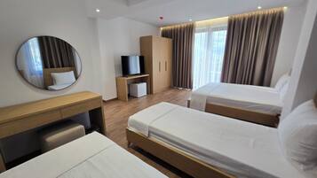 Quarto quádruplo | Wi-Fi de cortesia, roupa de cama