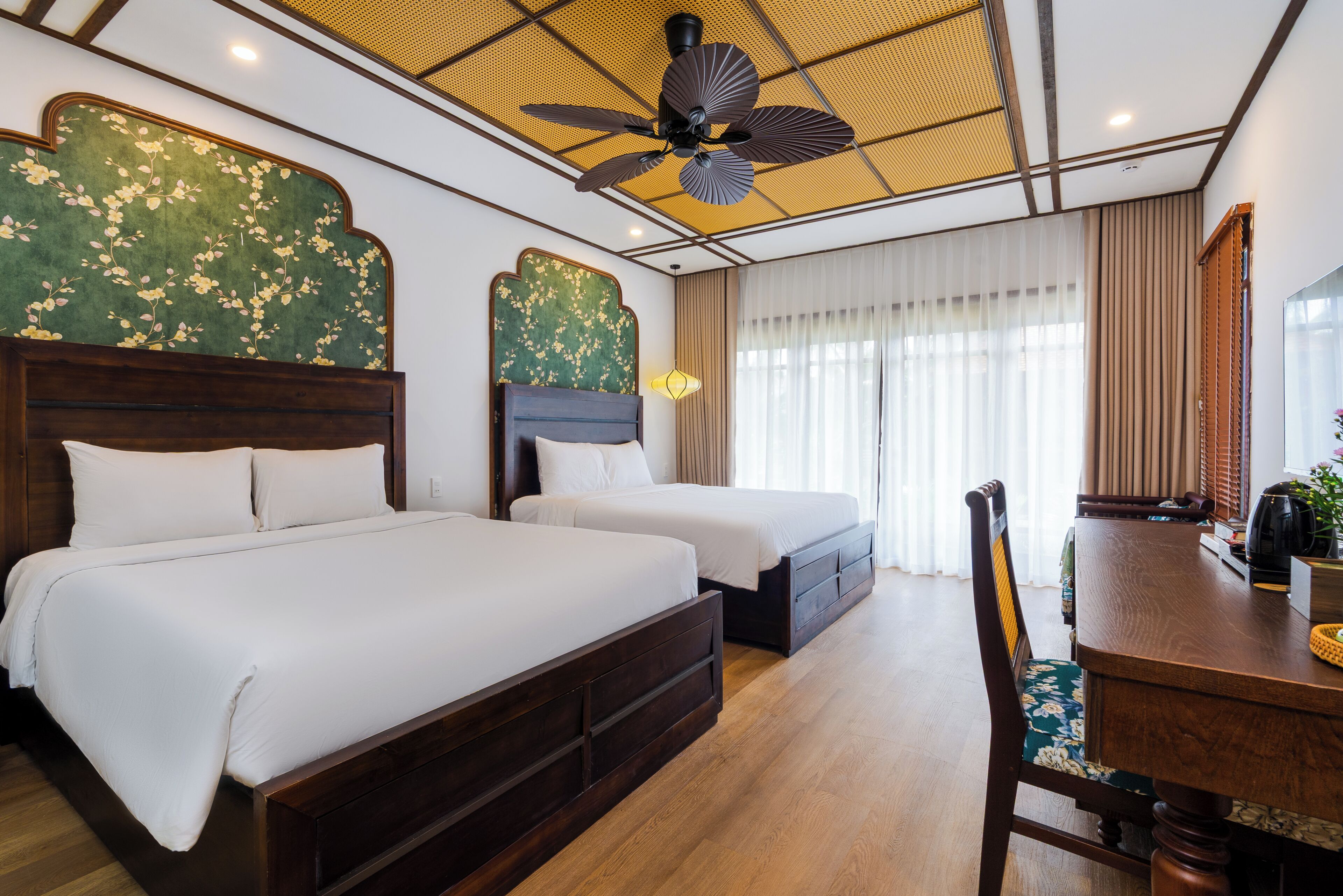 Phòng 4 Deluxe, ban công, quang cảnh vườn