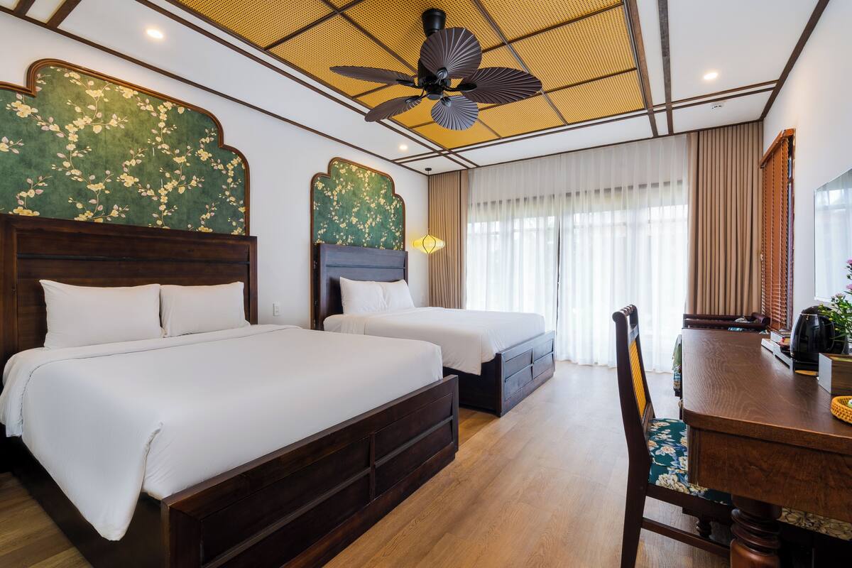 Phòng 4 Deluxe, ban công, quang cảnh vườn