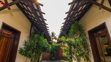 Luxury Double Room, Balcony, Garden View | Garden view