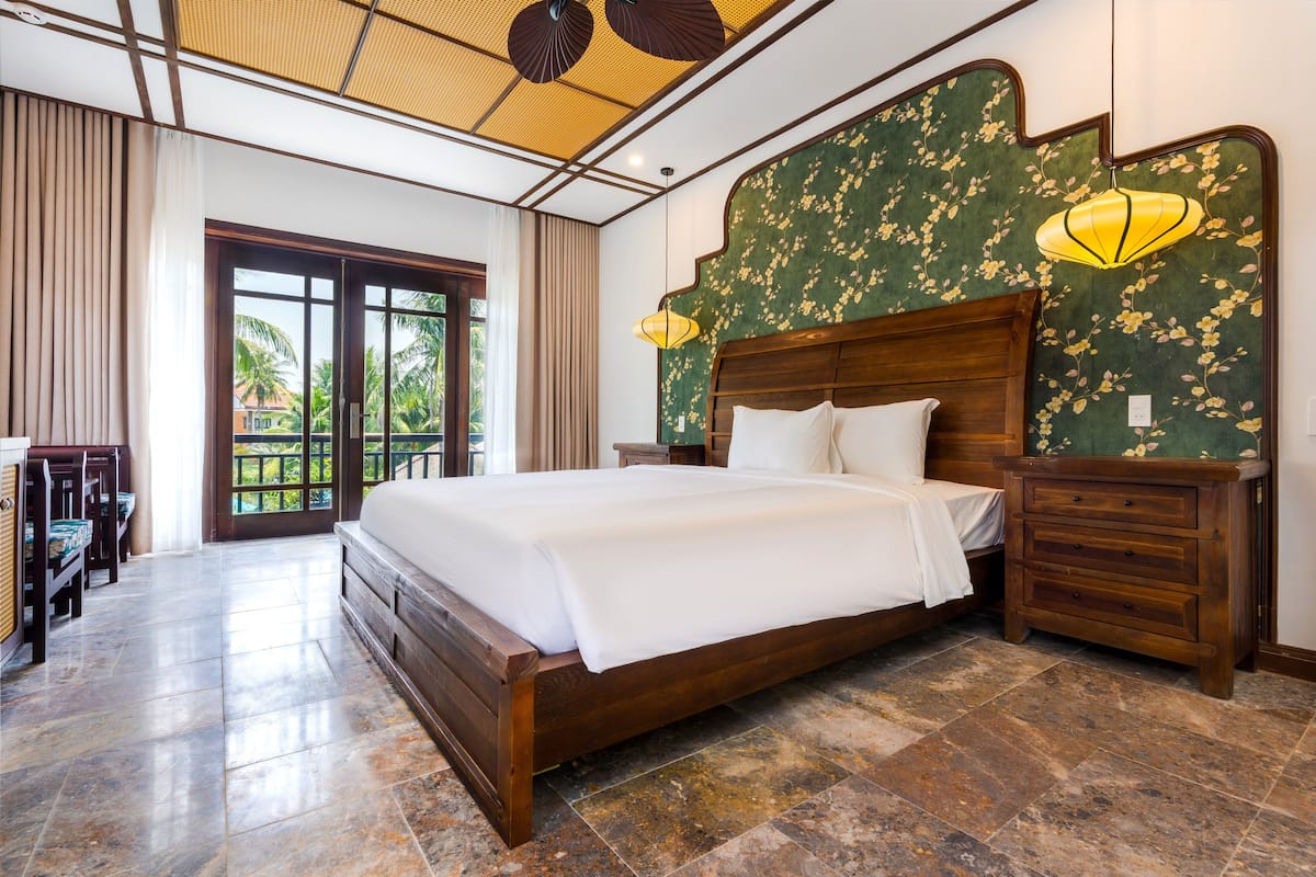 Kahden hengen deluxe-huone (yksi tai kaksi sänkyä), parveke, jokinäköala