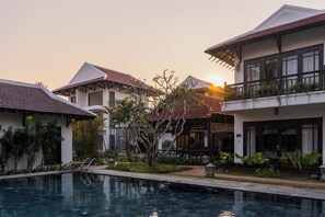 Sudah termasuk sarapan prasmanan setiap hari
