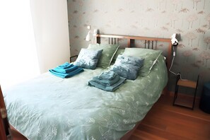 4 habitaciones, tabla de planchar con plancha, wifi y ropa de cama 