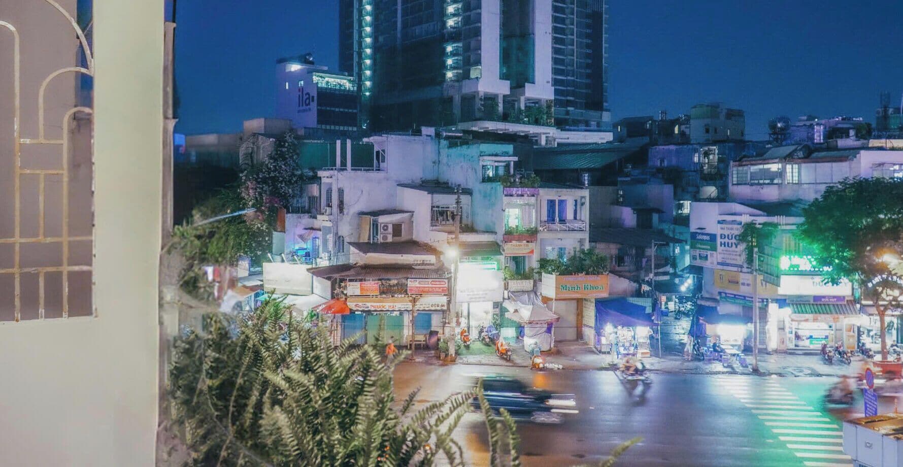 Studio Deluxe, 1 giường cỡ king, ban công, quang cảnh thành phố | Bàn, truy cập Internet không dây miễn phí 